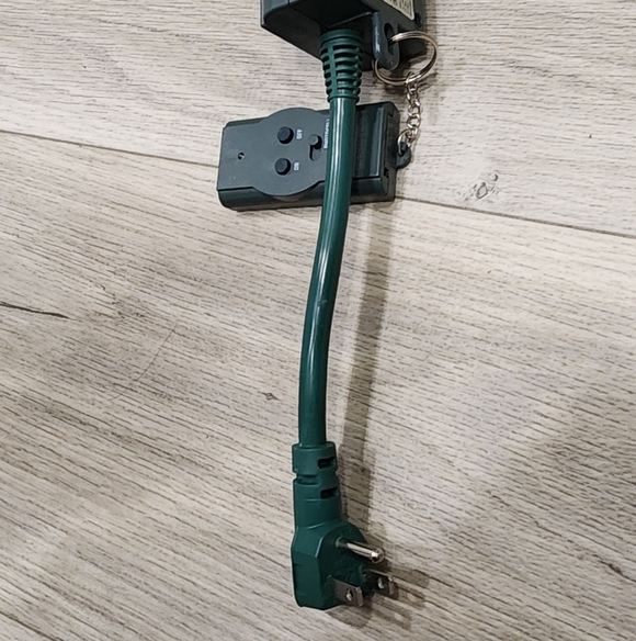 Stanley Outdoor Outlet With Remote Control - Picture 3 of 5